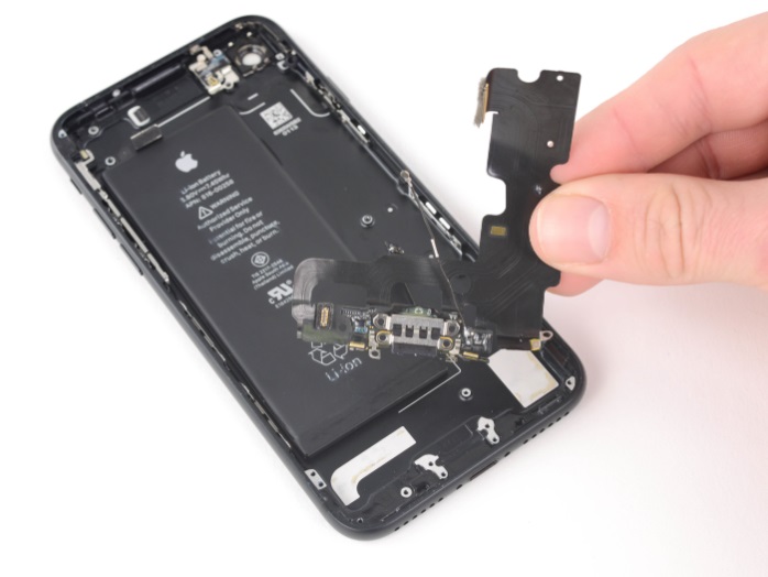 iPhone 7 Lightning Connector Assembly Replacement11.jpg